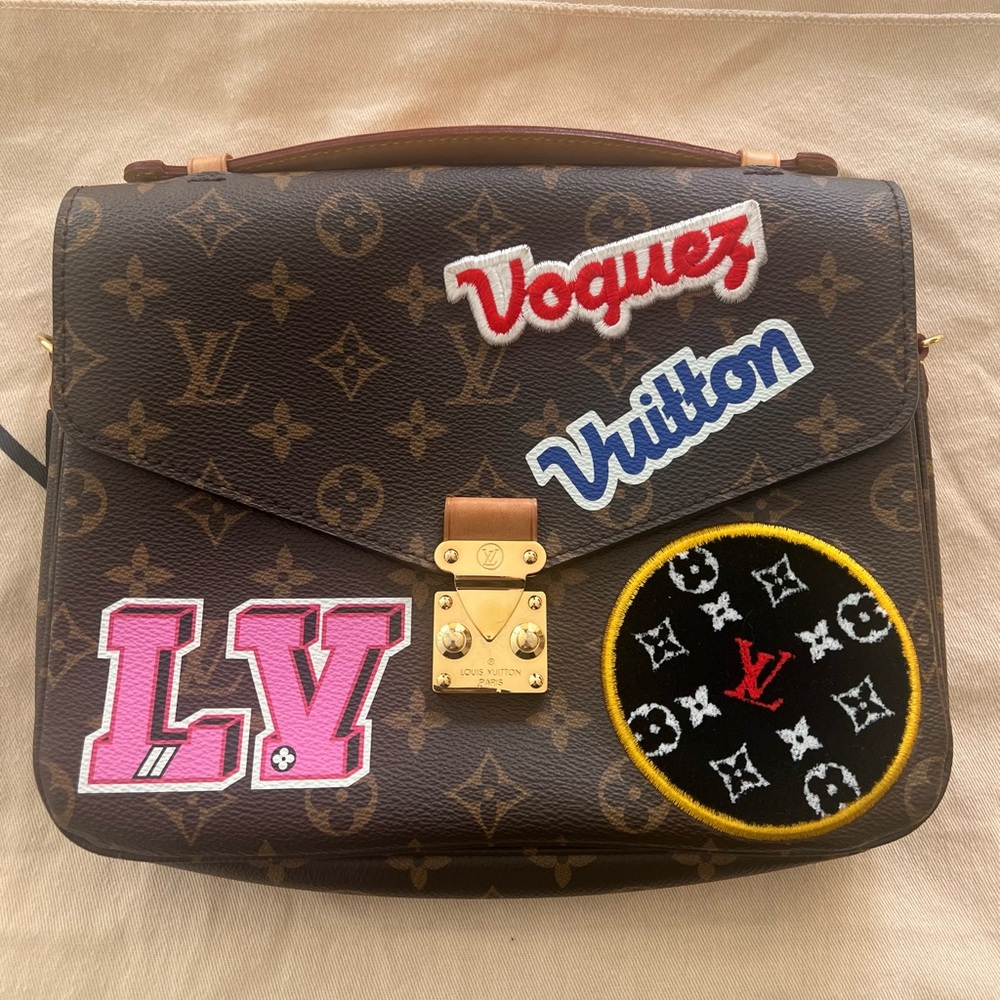 Authentic Limited Edition Louis Vuitton Monogram Patches Pochette Métis